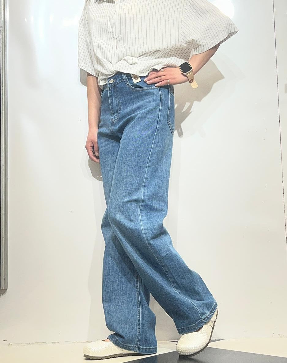Relaxed Tapered Jeans