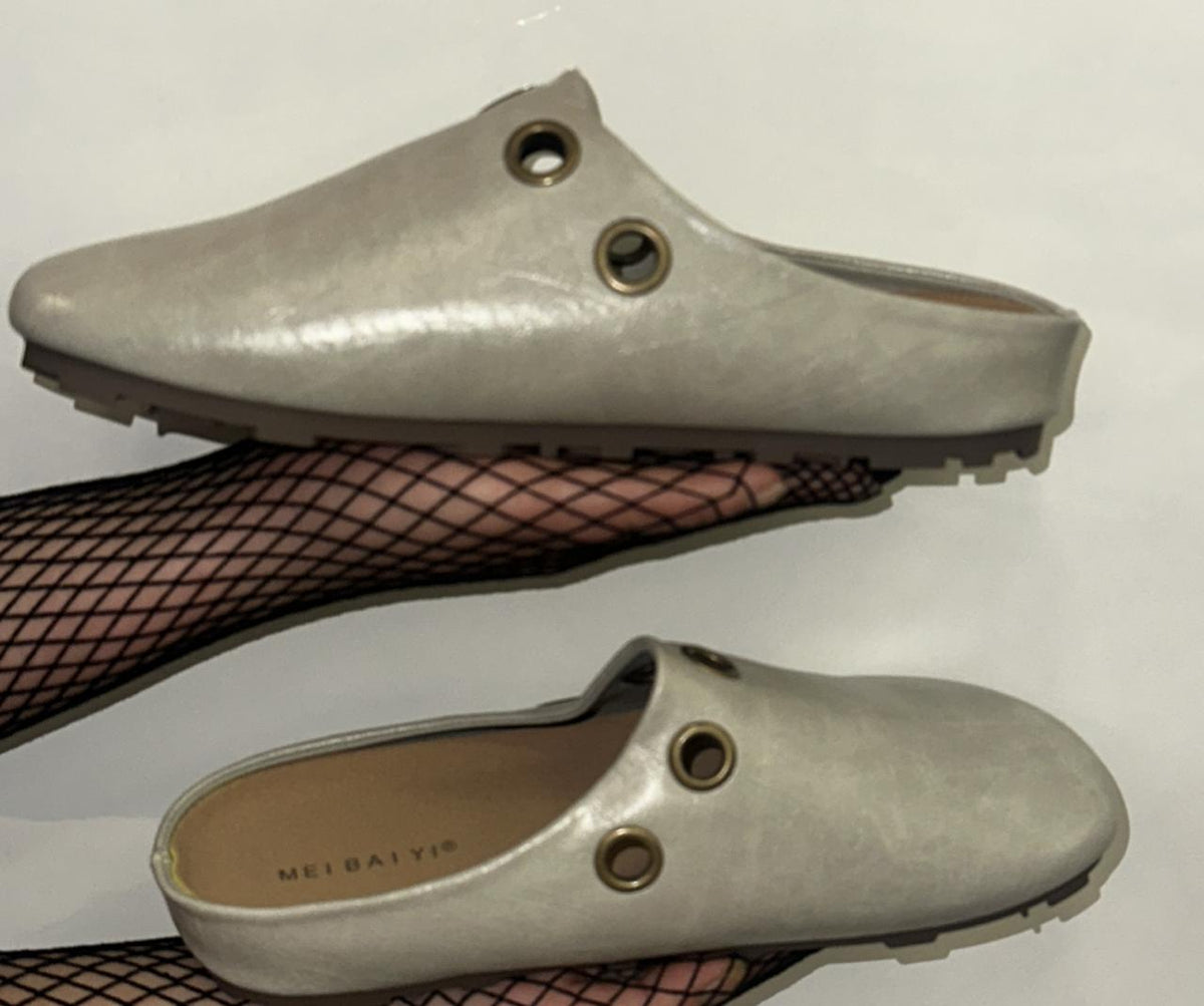 Slip-on Mule Clogs