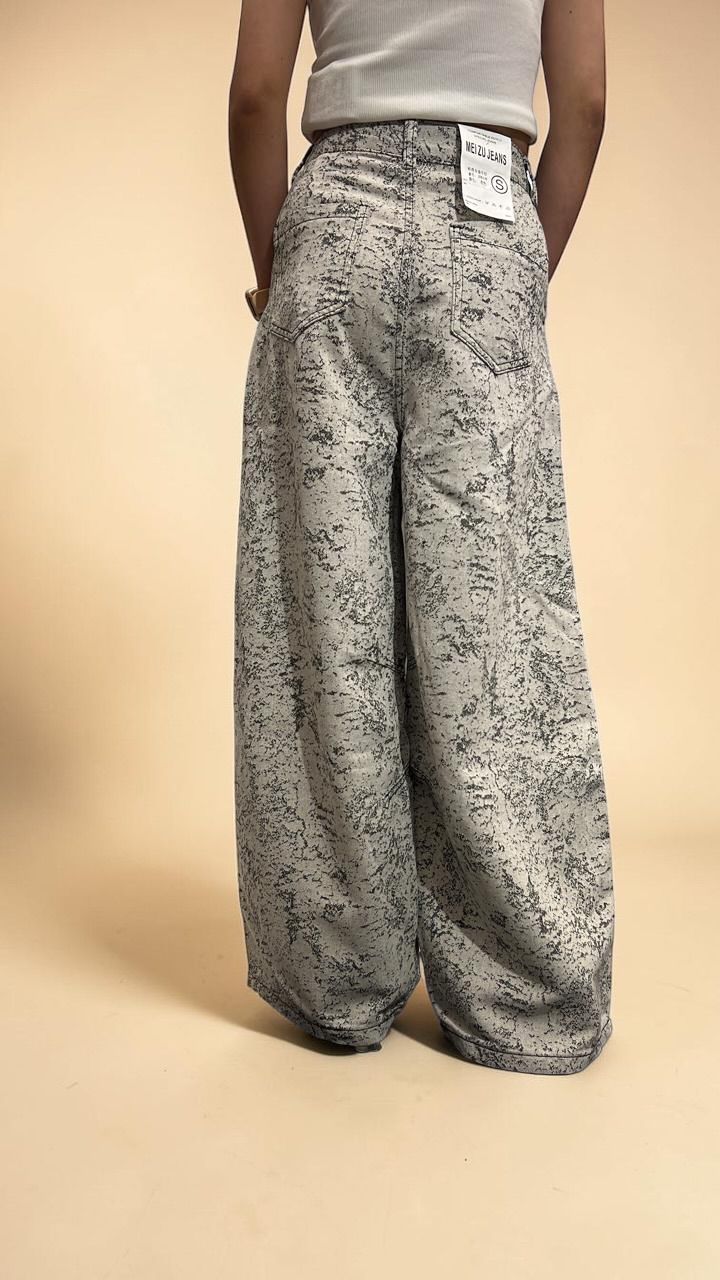 White Barrel-Leg Balloon Jeans