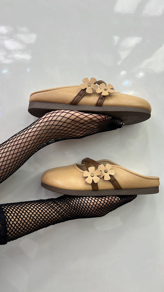 Daisy on side sandal