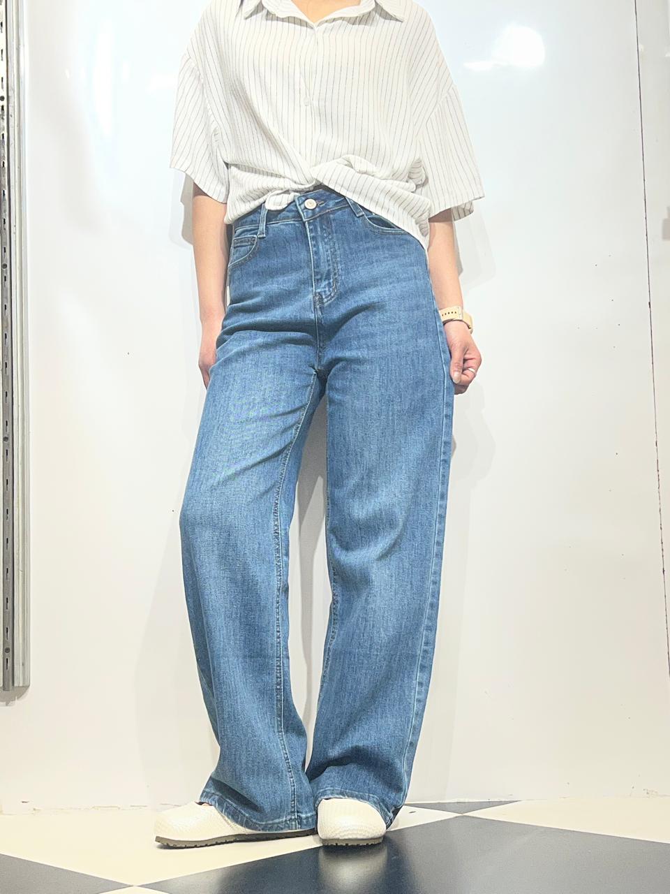 Relaxed Tapered Jeans