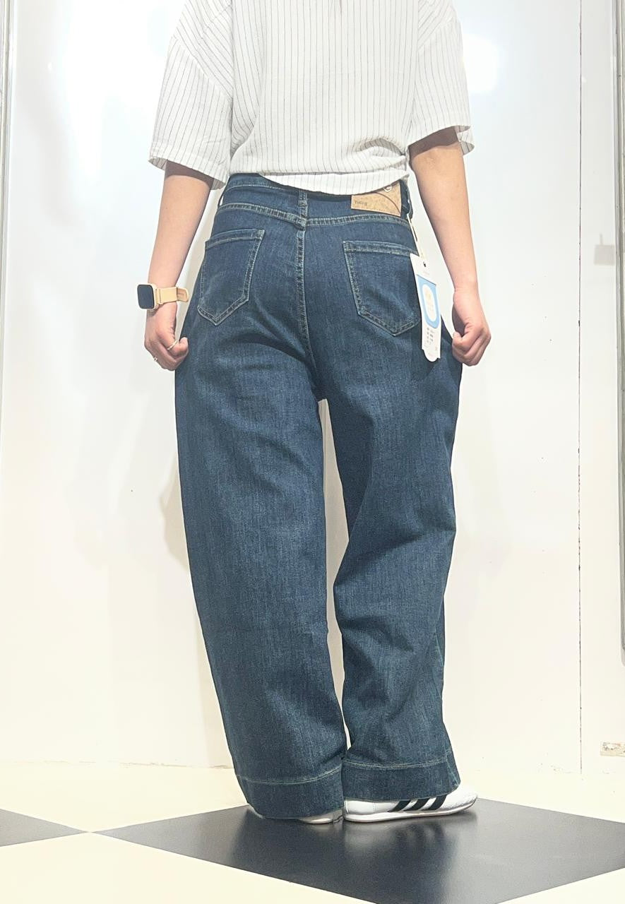 Dark-wash Oversized Straight-Leg Jeans