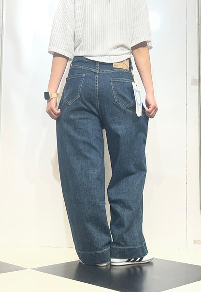 Dark-wash Oversized Straight-Leg Jeans