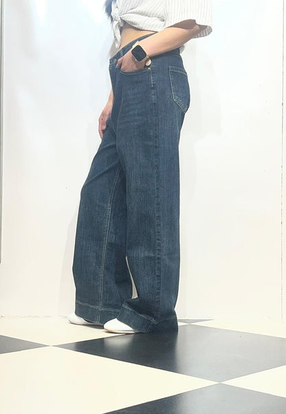 Dark-wash Oversized Straight-Leg Jeans