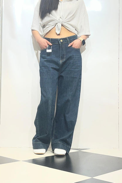 Dark-wash Oversized Straight-Leg Jeans