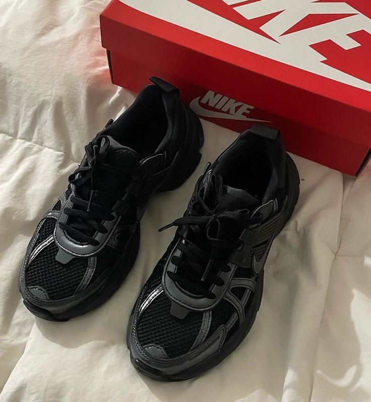 Nike V2K Run Black