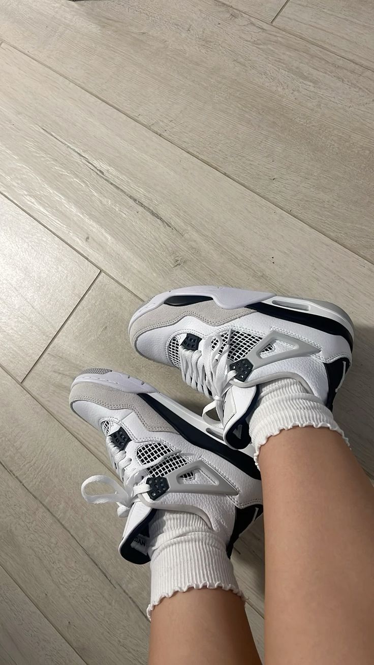 Nike Air Jordan 4 Retro 'Military Black'