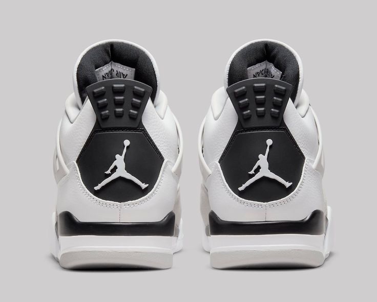 Nike Air Jordan 4 Retro 'Military Black'
