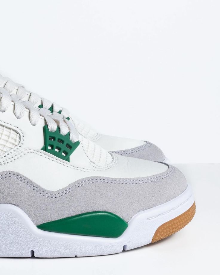 Jordan 4 Retro SB Pine Green