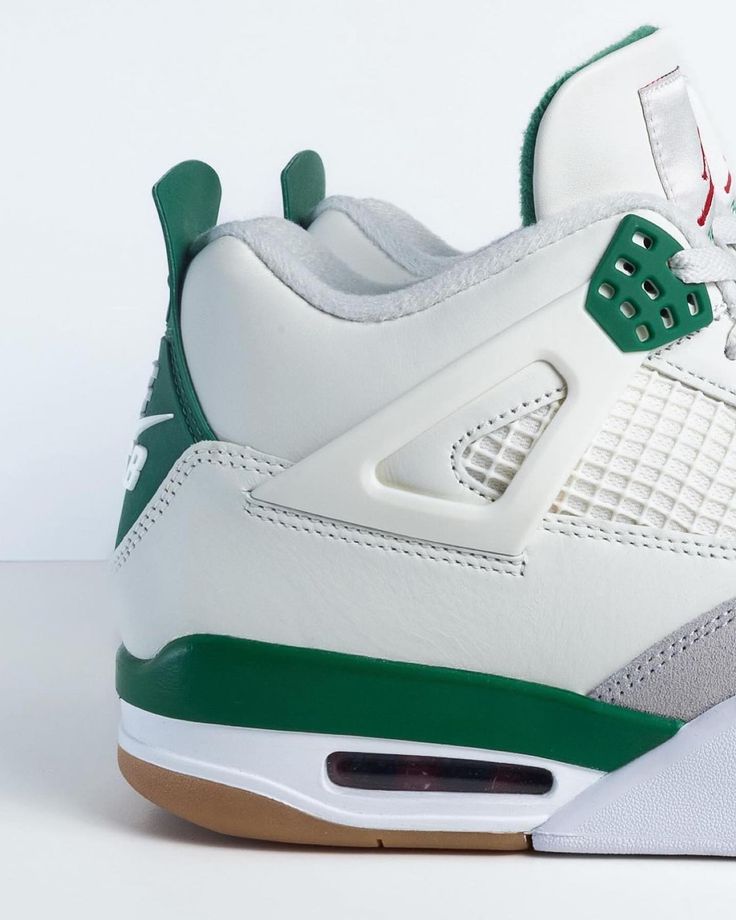Jordan 4 Retro SB Pine Green