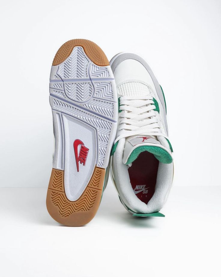 Jordan 4 Retro SB Pine Green