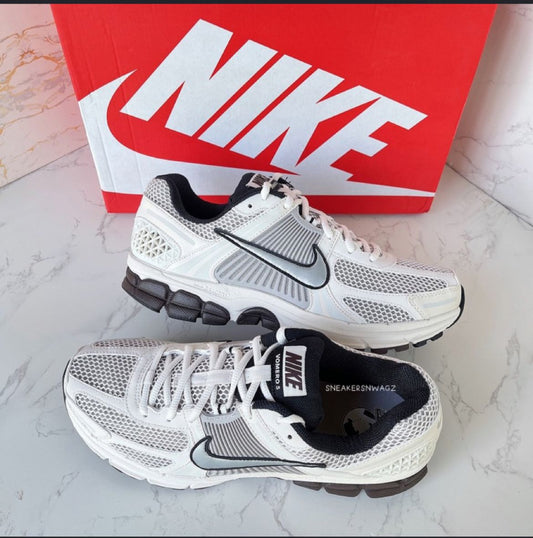 Nike Vomero 5 Running Shoes
