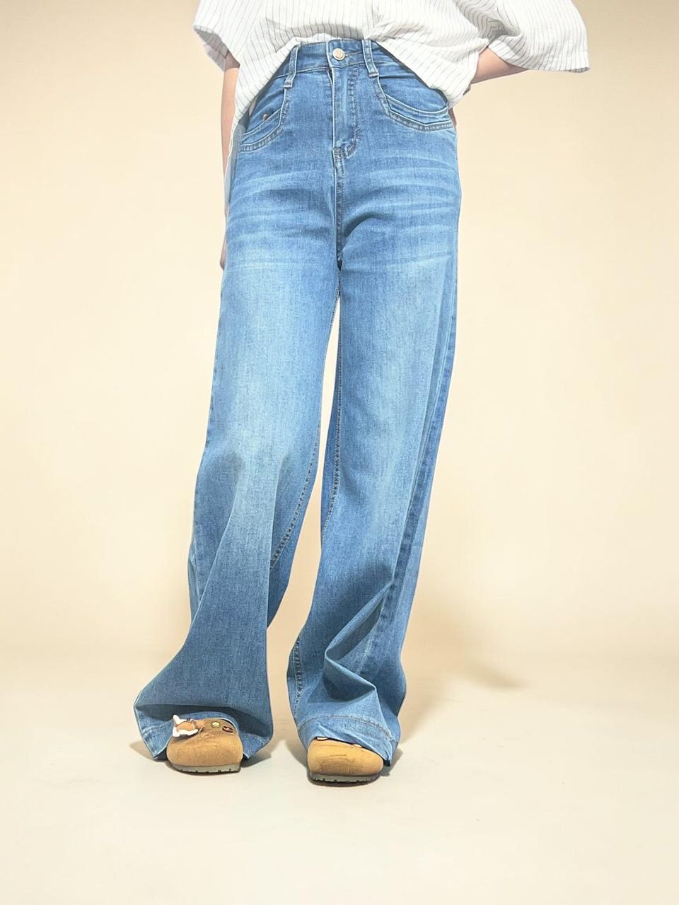 Light Blue-wash High-waisted Relaxed Wide-leg Jeans