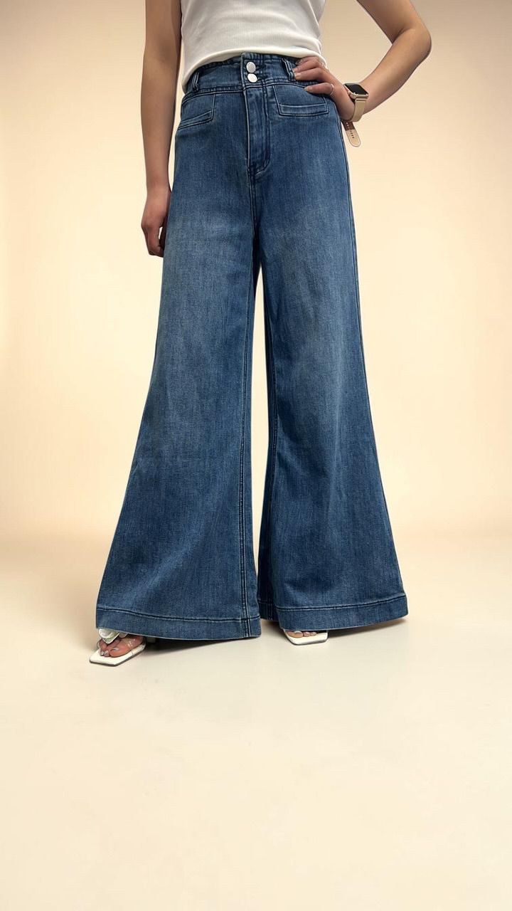 Flowy Wide-Leg Jeans