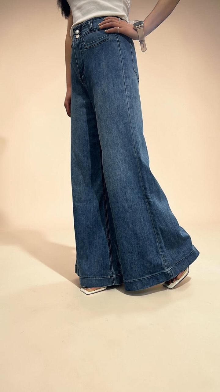 Flowy Wide-Leg Jeans