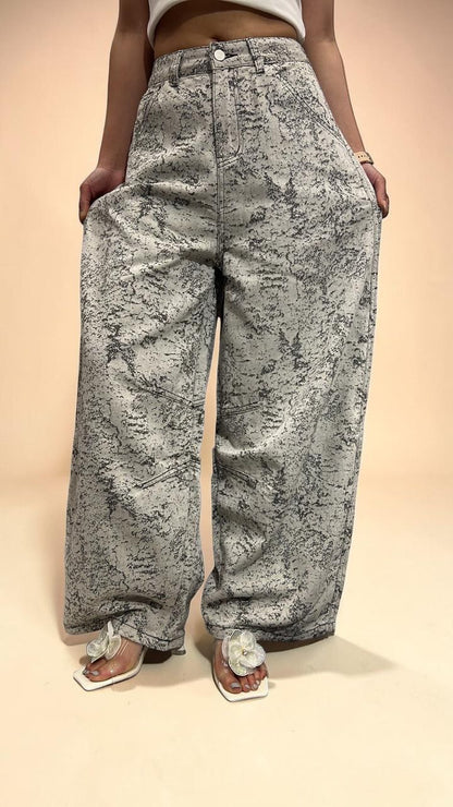 White Barrel-Leg Balloon Jeans