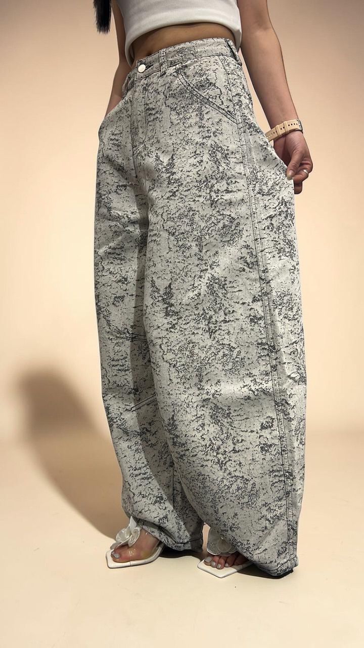 White Barrel-Leg Balloon Jeans