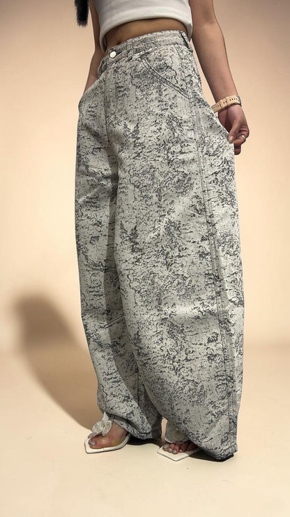 White Barrel-Leg Balloon Jeans