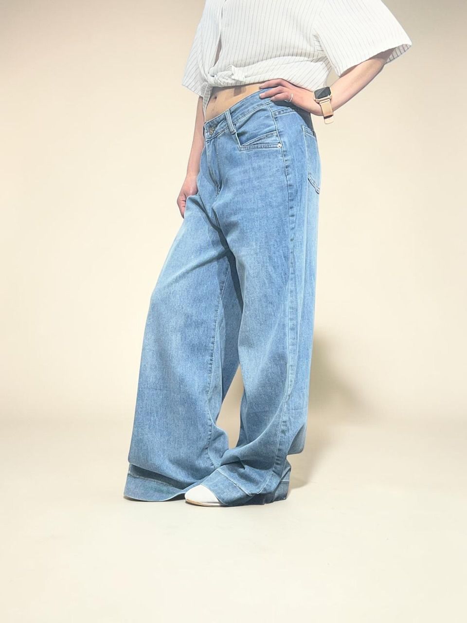 Light-wash Mid-rise Wide-Leg Loose Jeans