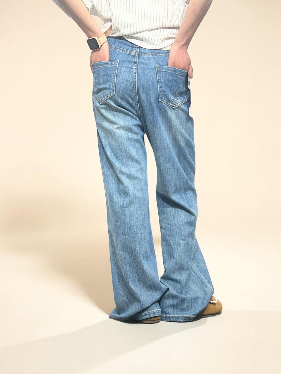 Light-wash High-Waisted Wide Leg Jeans