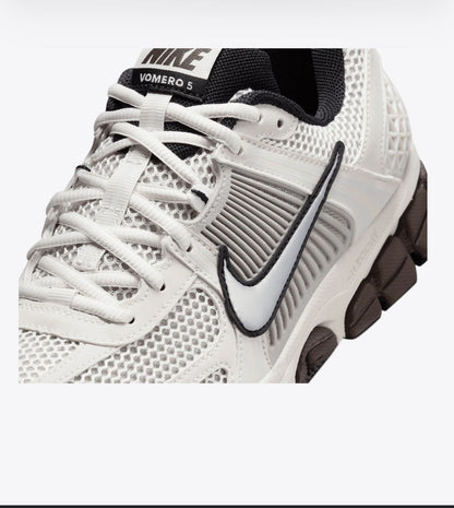 Nike Vomero 5 Running Shoes