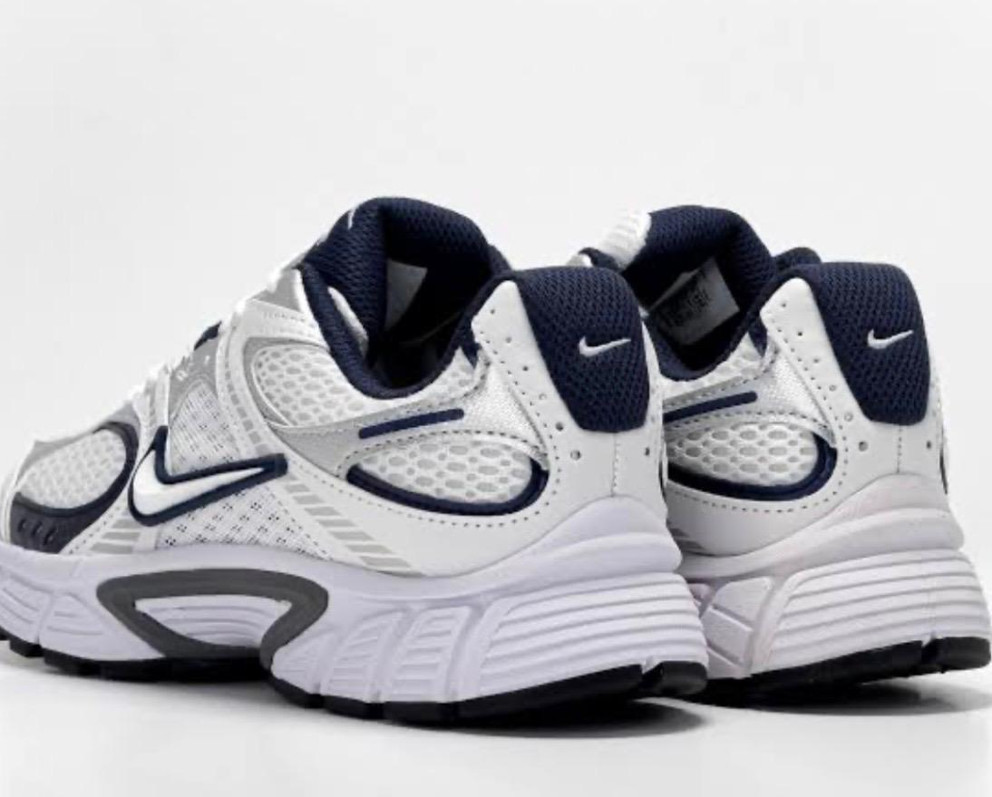 Nike Initiator